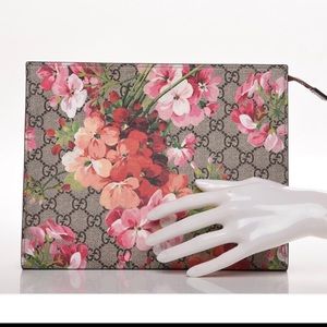 GUCCI BLOOM large pouch
